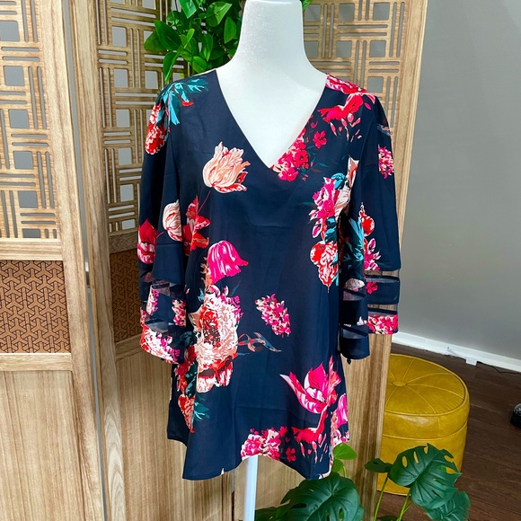 Floral Bell Sleeve Top - Picture 4 of 6